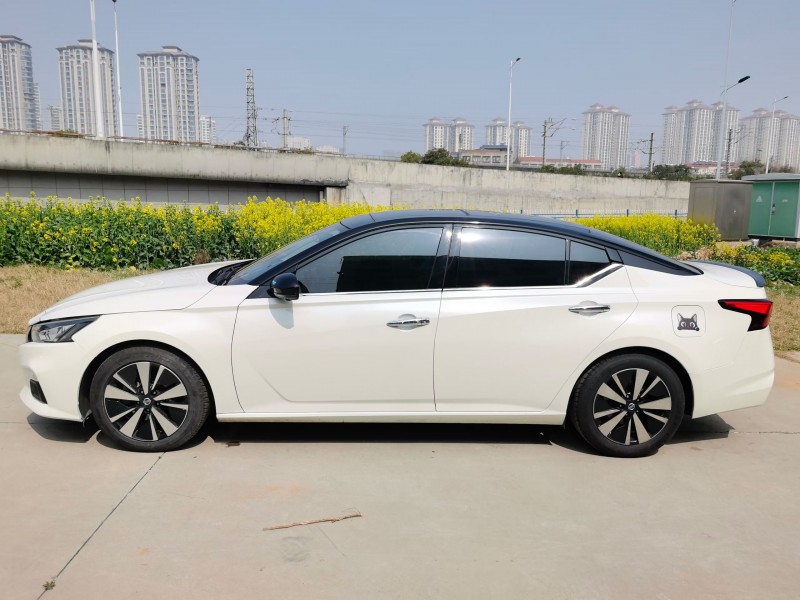 襄阳21年日产天籁8