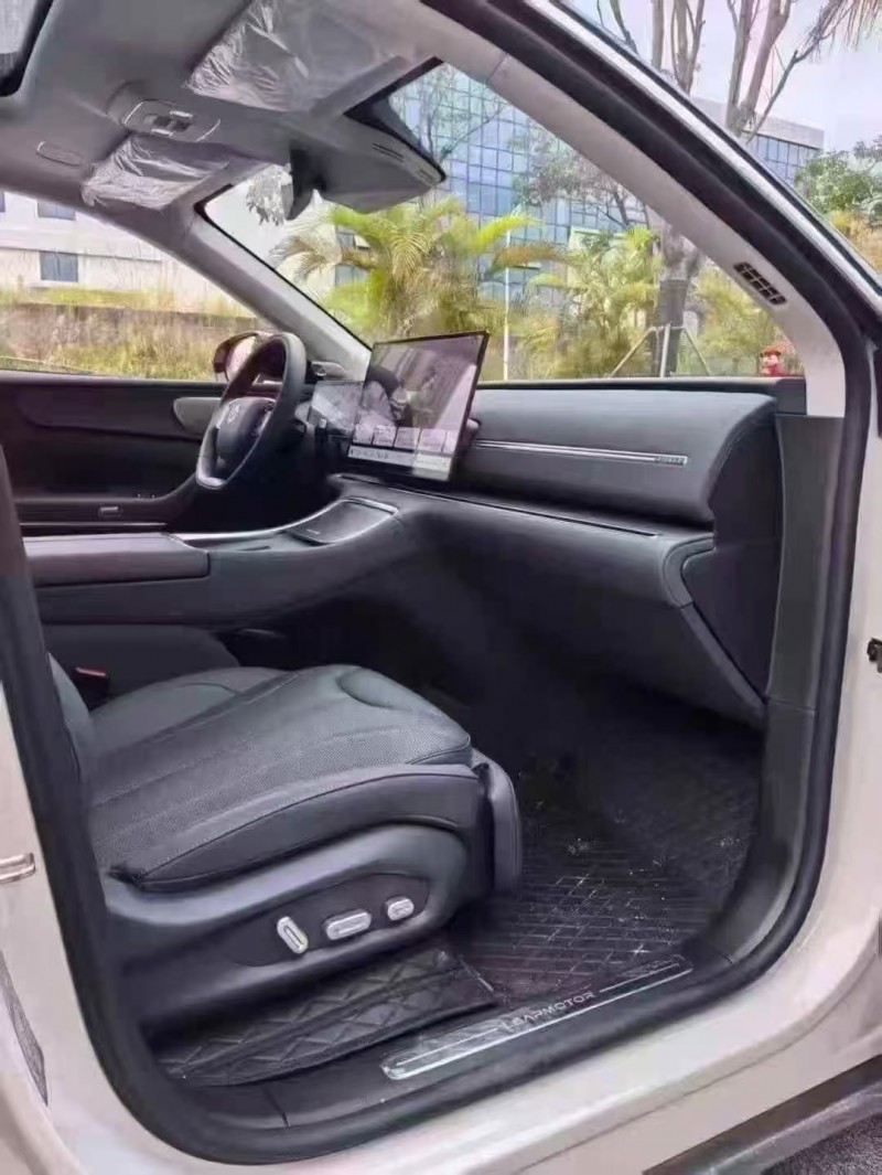 湛江25年零跑汽车C115