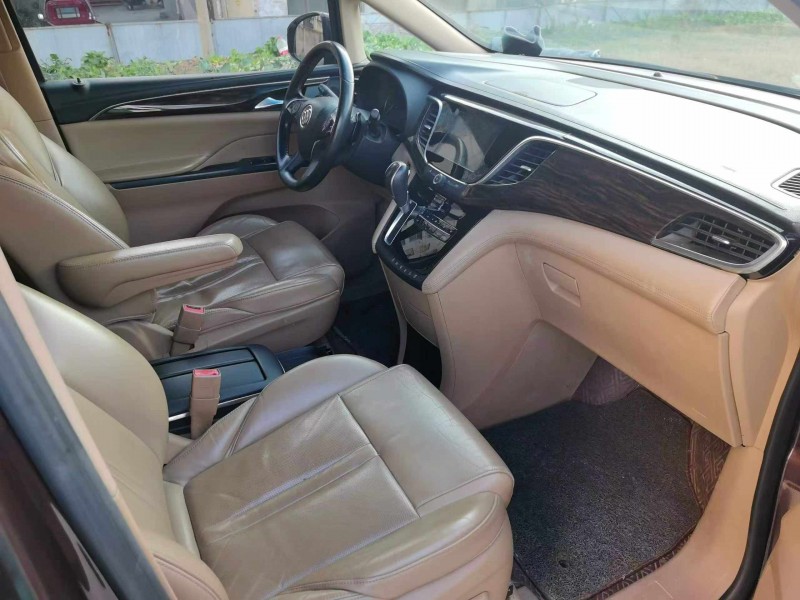 襄阳17年别克GL84