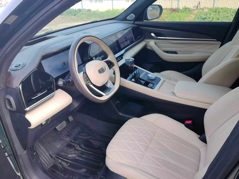 襄阳25年吉利星越5