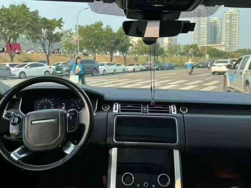 重庆19年路虎揽胜运动4