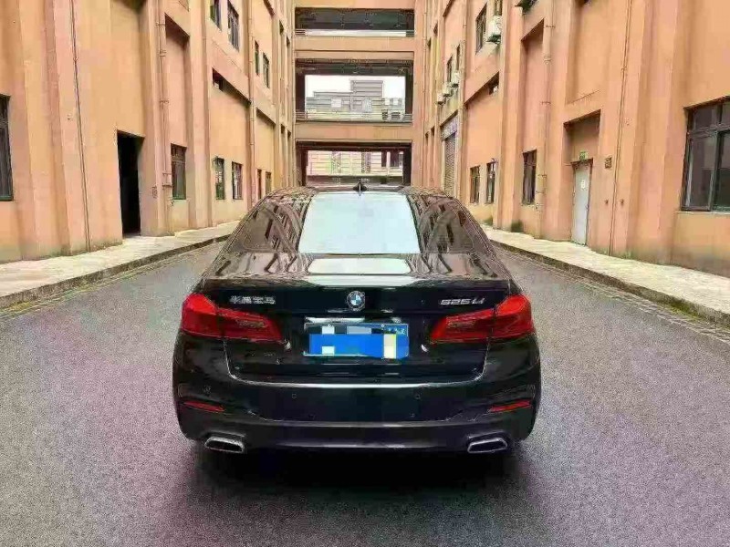 重庆19年宝马5系8