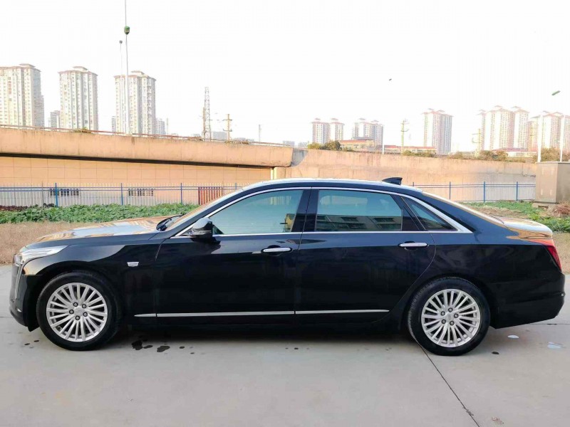 襄阳19年凯迪拉克CT68