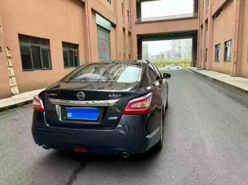 重庆14年日产天籁8