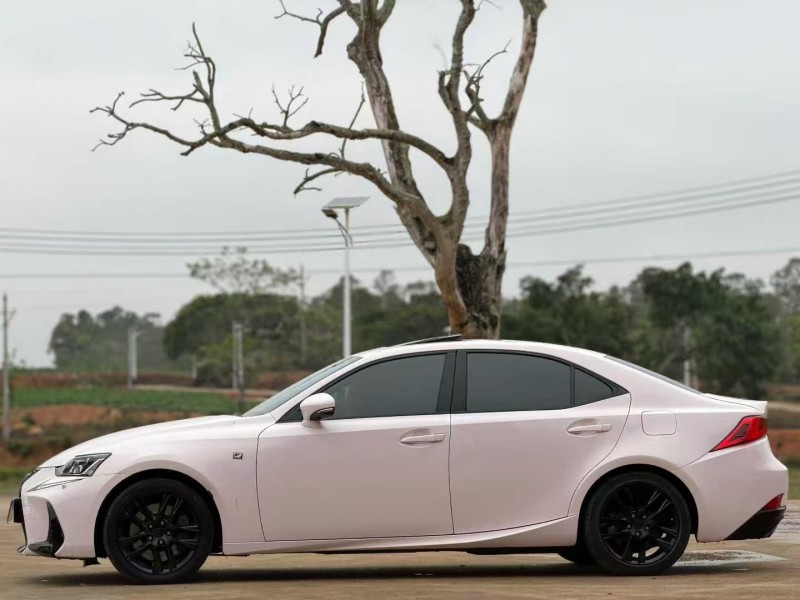 湛江19年雷克萨斯IS6