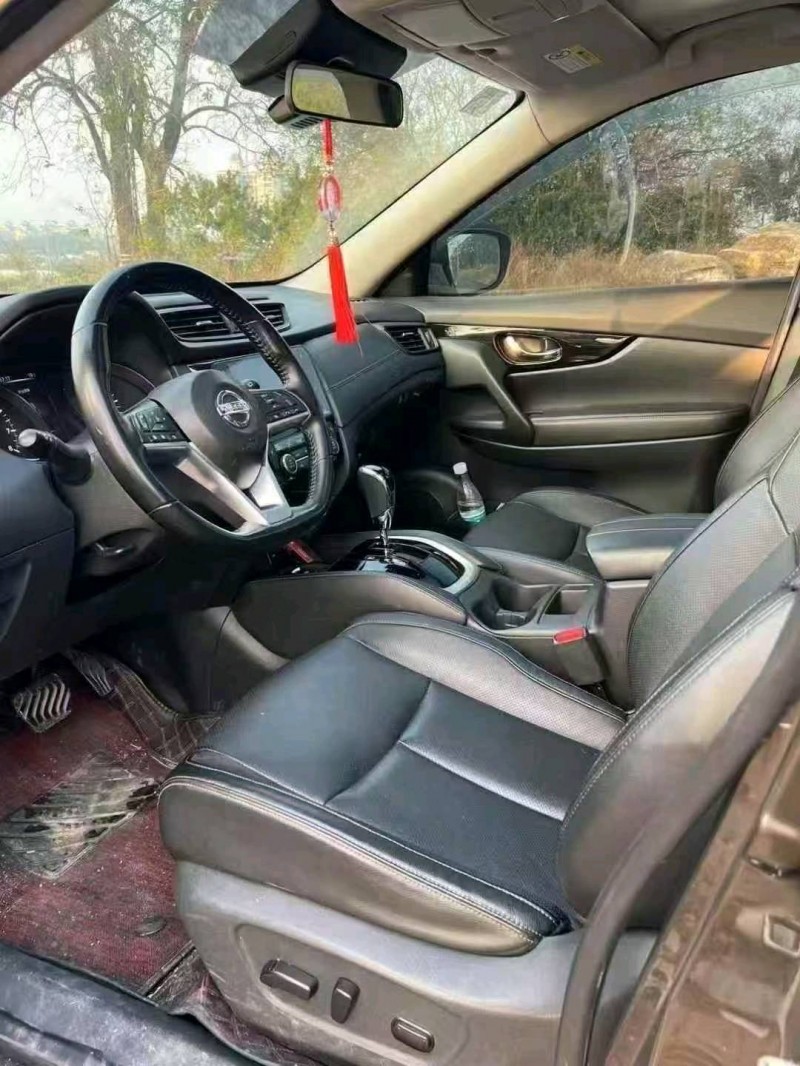 湛江20年日產奇駿4