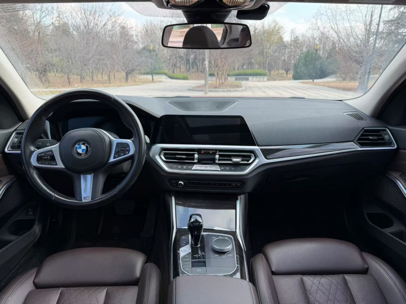 青岛22年宝马3系6