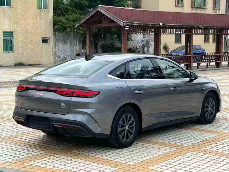 珠海25年比亚迪秦8