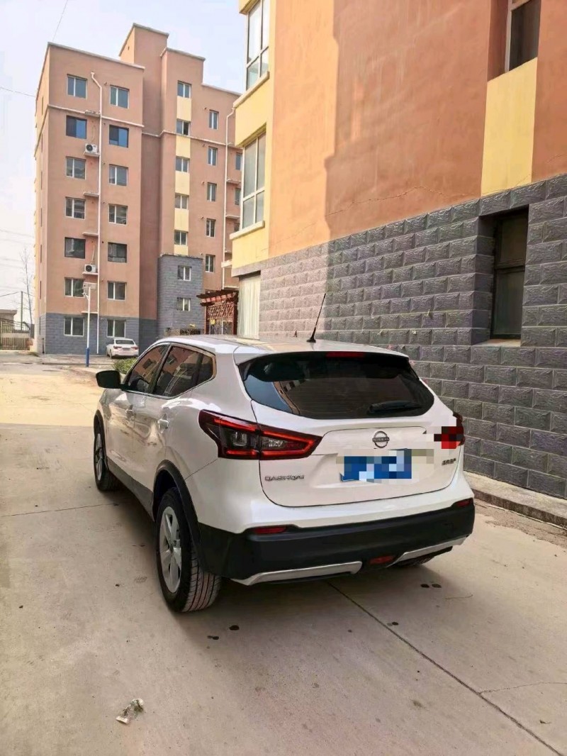 保定24年日产逍客8