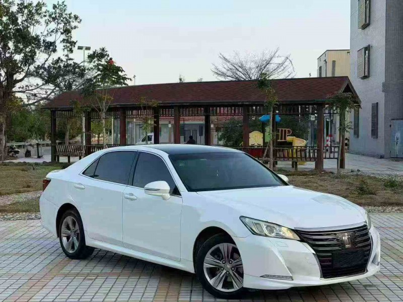 汕头19年丰田皇冠2