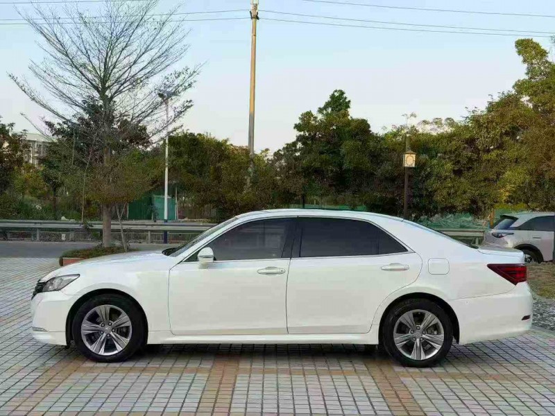 汕头19年丰田皇冠3