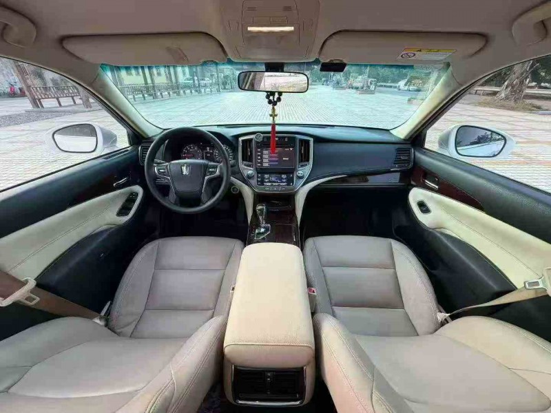 汕头19年丰田皇冠7