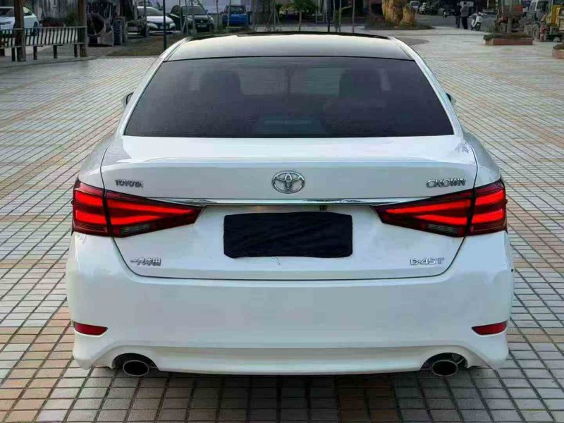 汕头19年丰田皇冠9