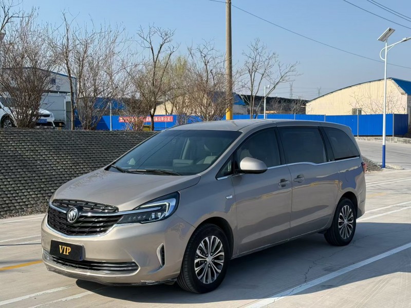 青岛22年别克GL82