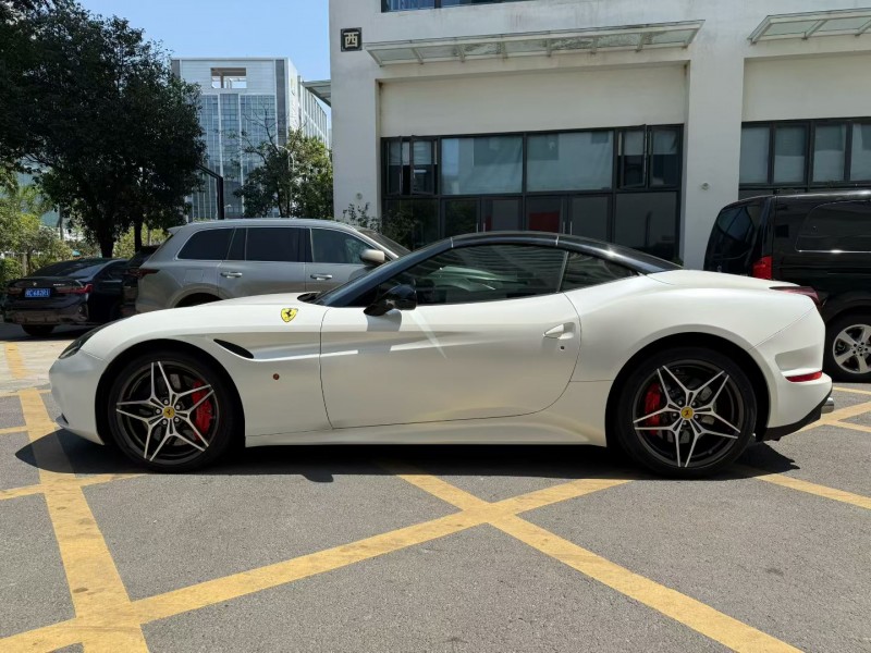 深圳17年法拉利California6