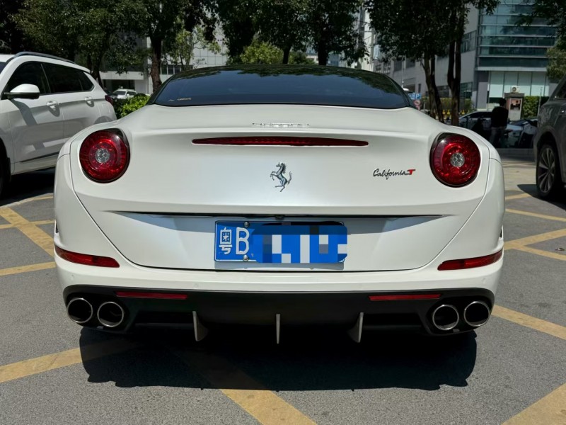 深圳17年法拉利California9