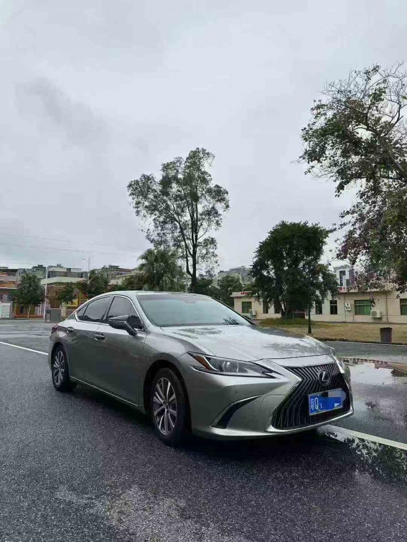 汕头20年雷克萨斯ES2