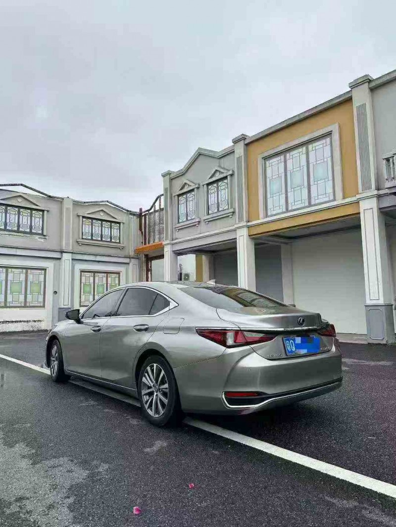 汕头20年雷克萨斯ES8