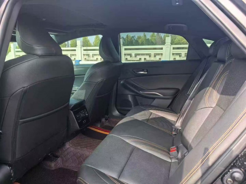 郑州25年丰田亚洲龙6