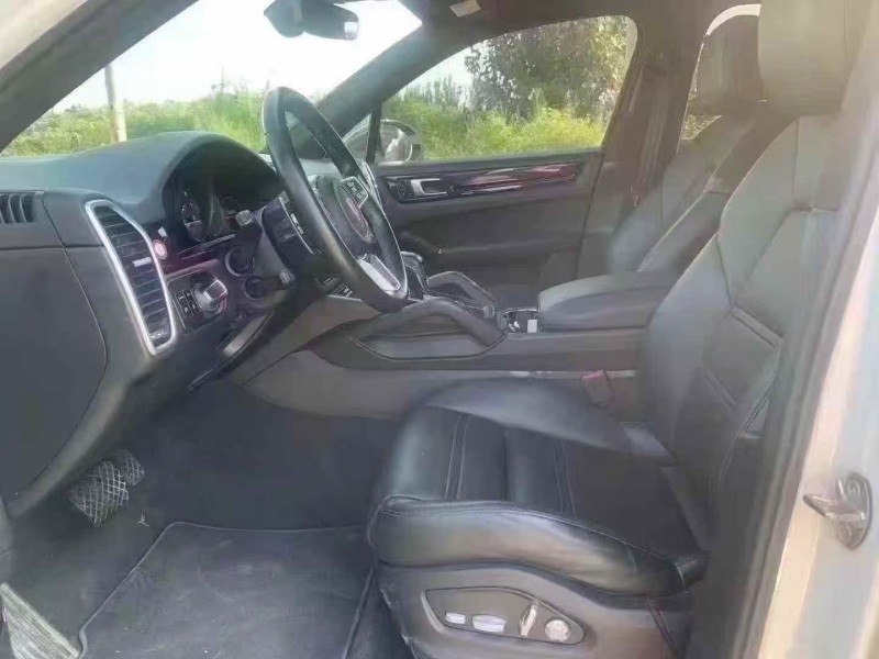 郑州19年保时捷卡宴4