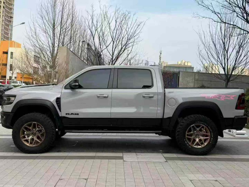 徐州23年道奇霸王龙8