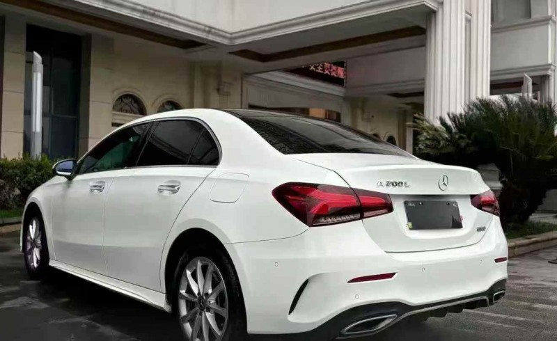 威海19年奔驰A8