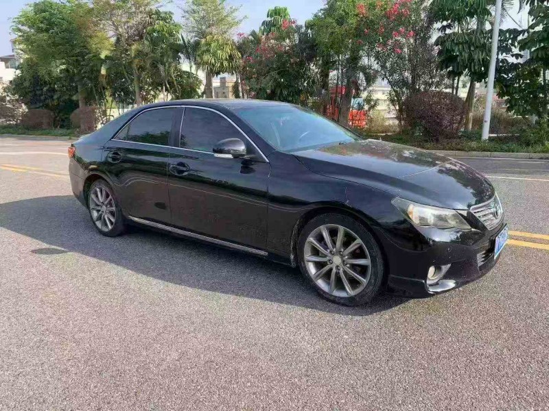 茂名12年丰田锐志2