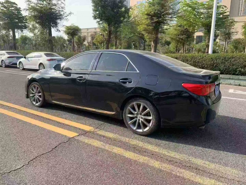 茂名12年丰田锐志6