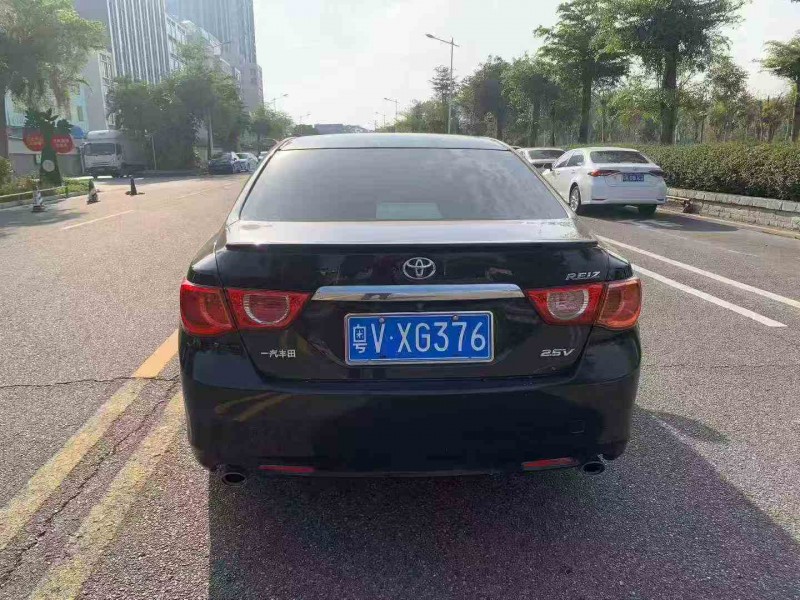 茂名12年丰田锐志9