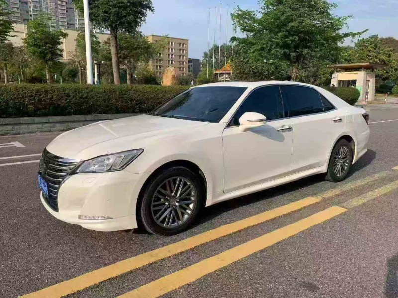 珠海18年丰田皇冠3