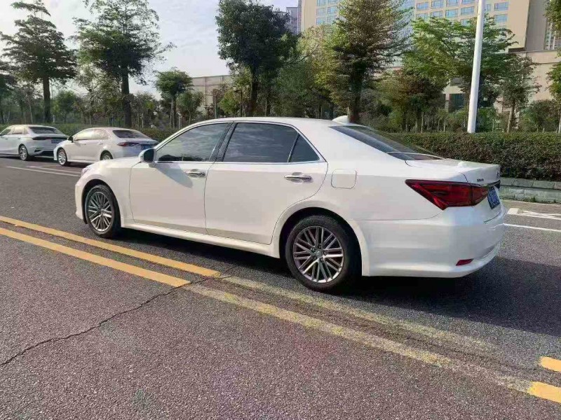 珠海18年丰田皇冠7