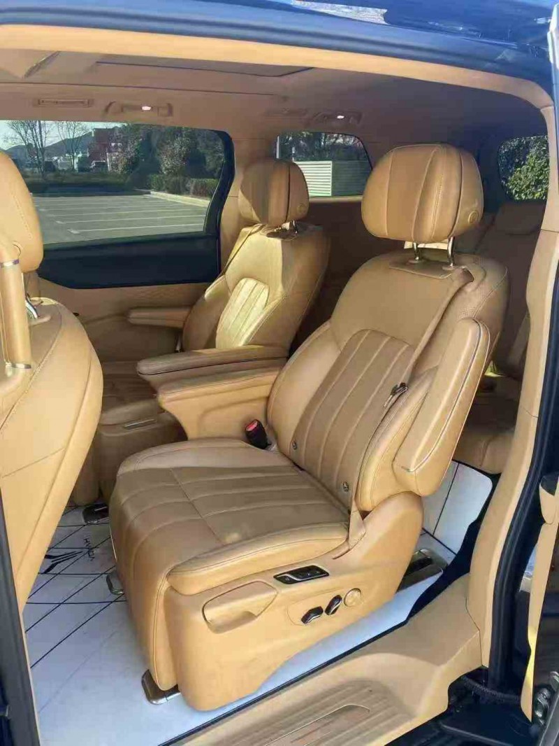 苏州23年岚图汽车梦想家6