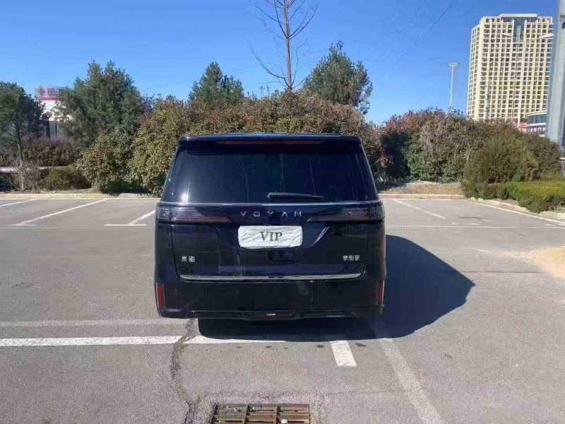 苏州23年岚图汽车梦想家8