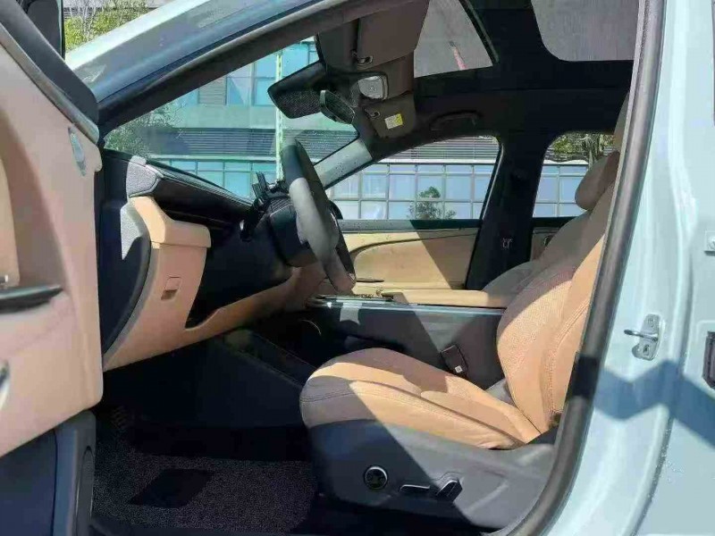 深圳25年极狐汽车阿尔法8