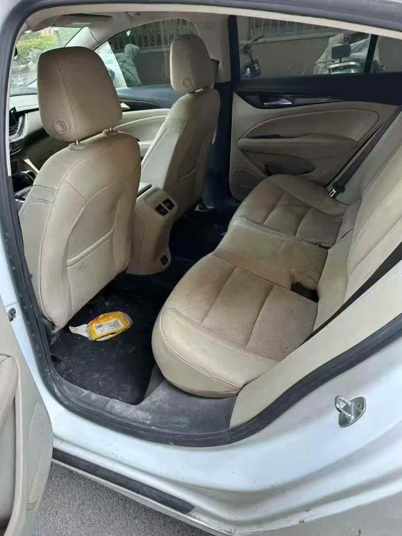 承德19年别克君威5