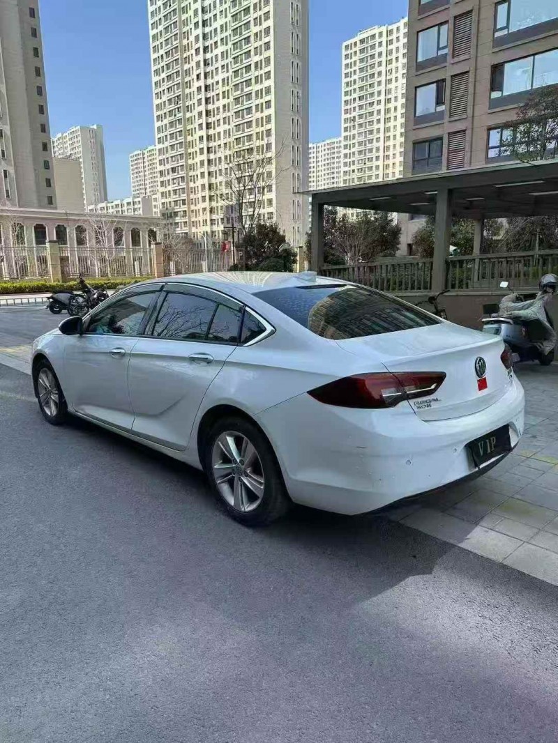 承德19年别克君威8