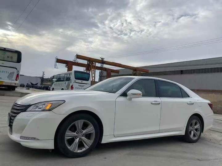 金华16年丰田皇冠2