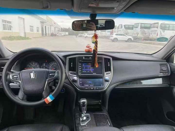 金华16年丰田皇冠5