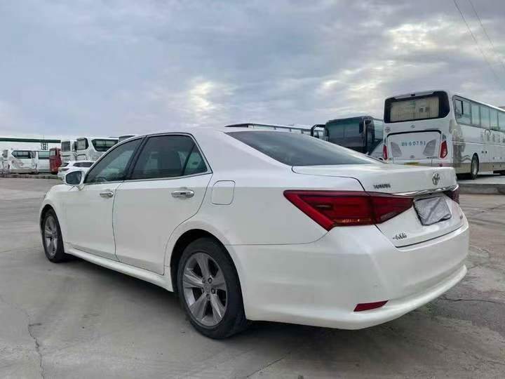 金华16年丰田皇冠6