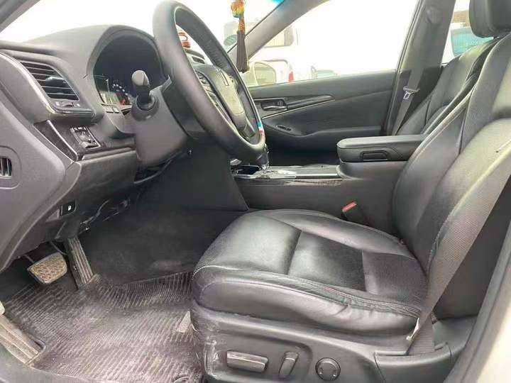 金华16年丰田皇冠8