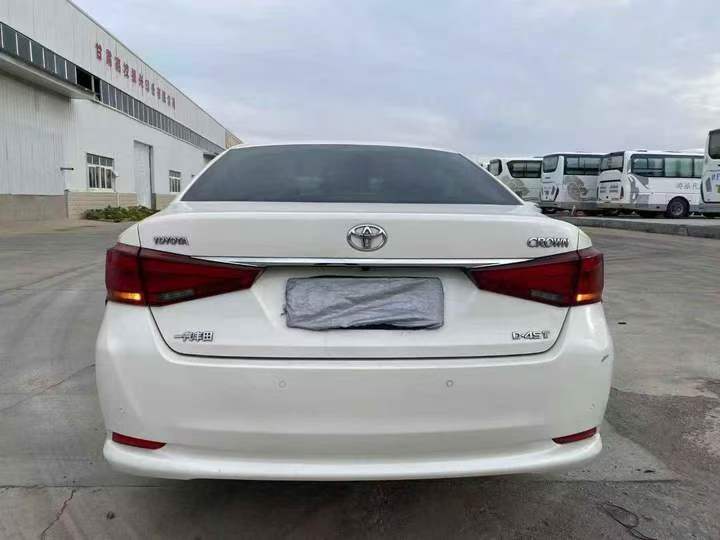 金华16年丰田皇冠9