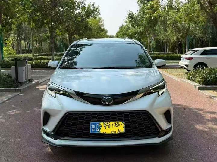 济宁24年丰田格瑞维亚1