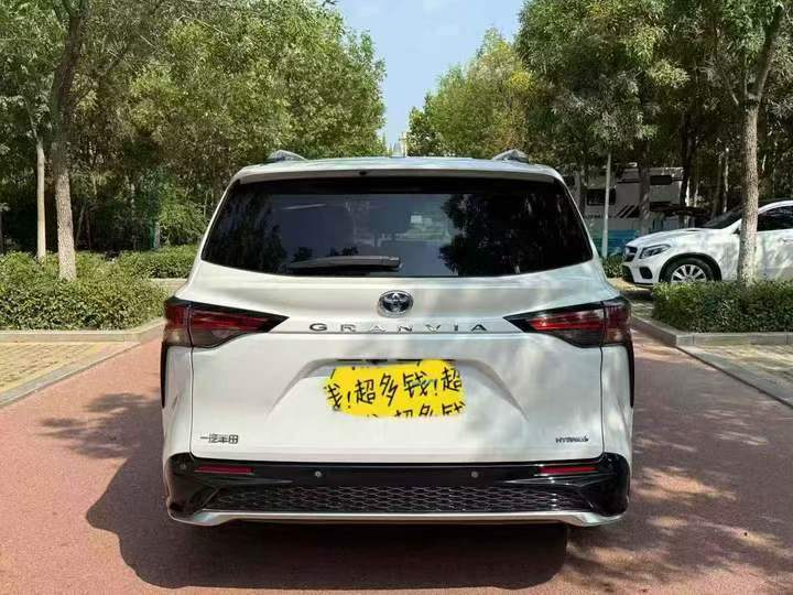 济宁24年丰田格瑞维亚8