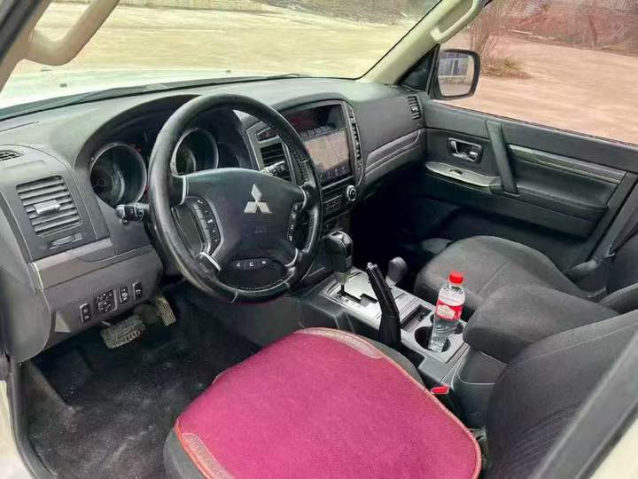 济宁20年三菱帕杰罗4