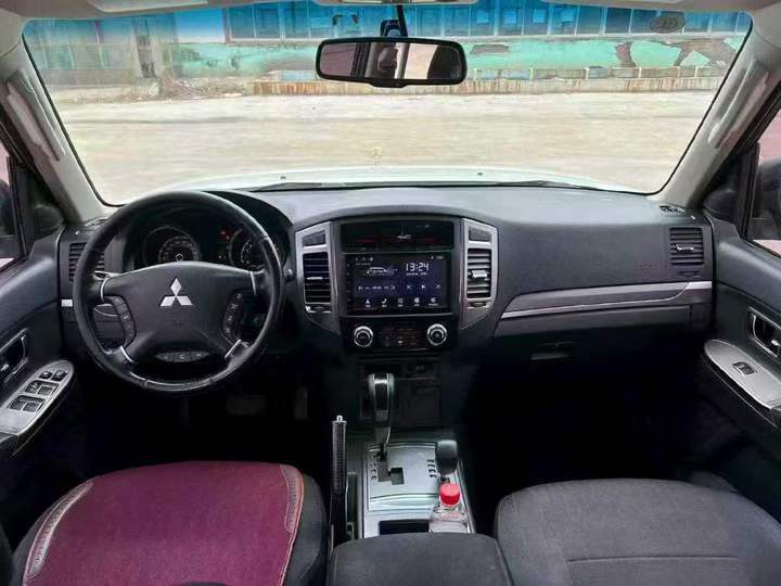 济宁20年三菱帕杰罗5