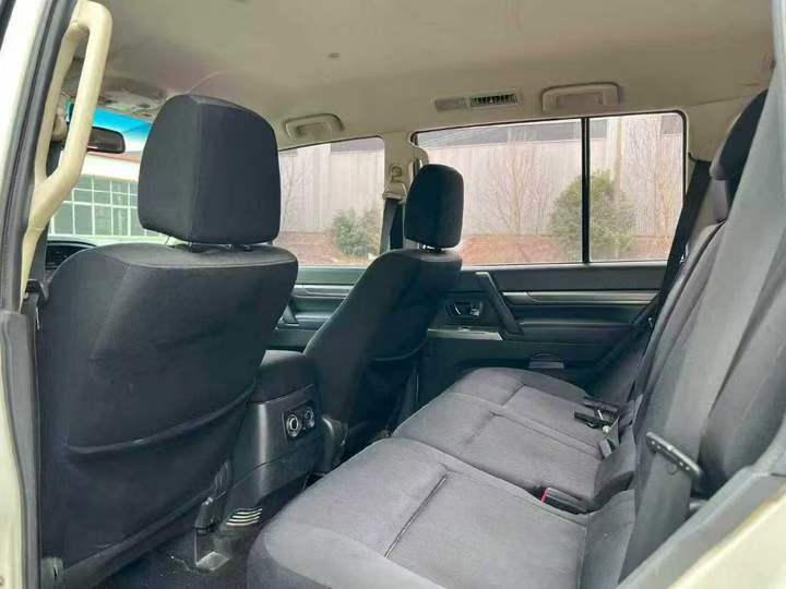 济宁20年三菱帕杰罗6