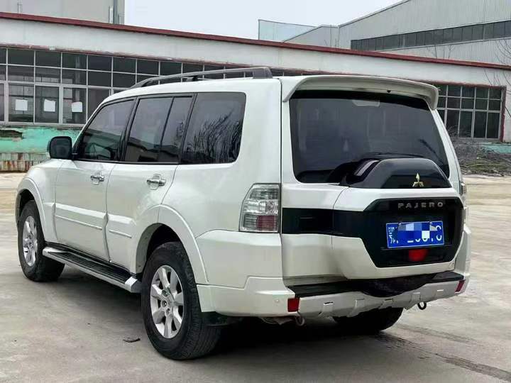 济宁20年三菱帕杰罗7