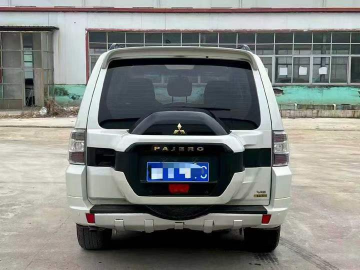 济宁20年三菱帕杰罗9