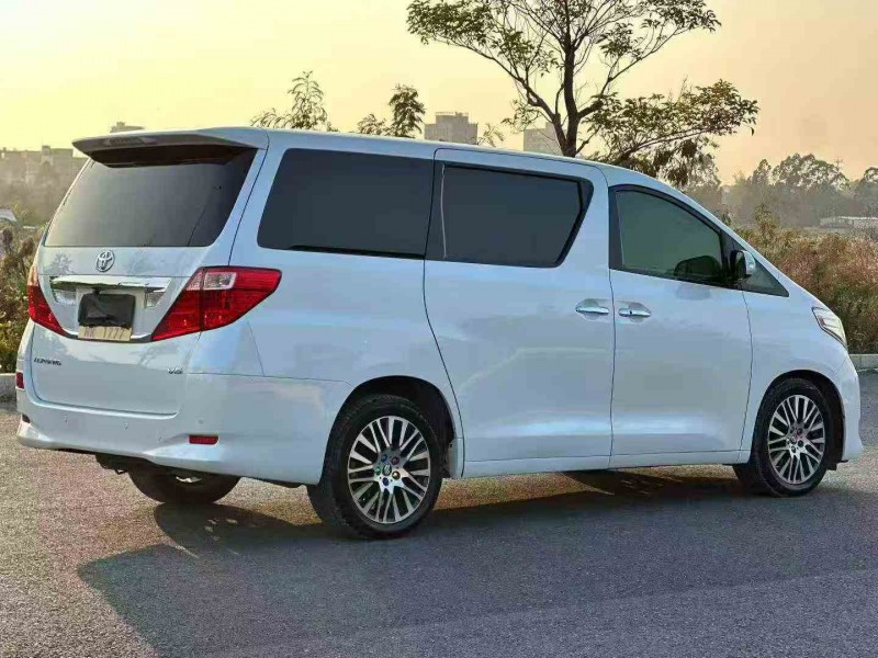 韶關11年豐田埃爾法8