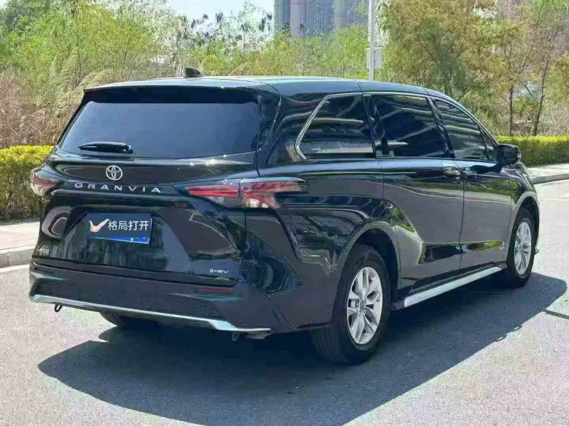 江门24年丰田塞纳8